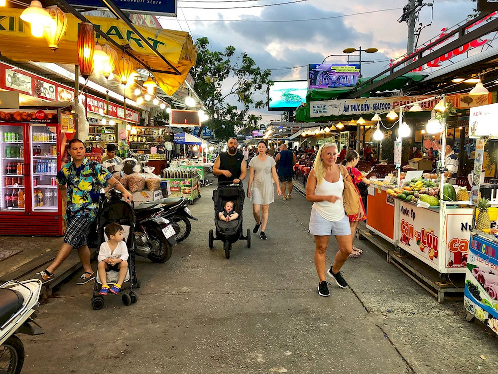 Phu Quoc’s night markets offer a lively atmosphere full of color and are the perfect place to experience the vibrant rhythm of local life